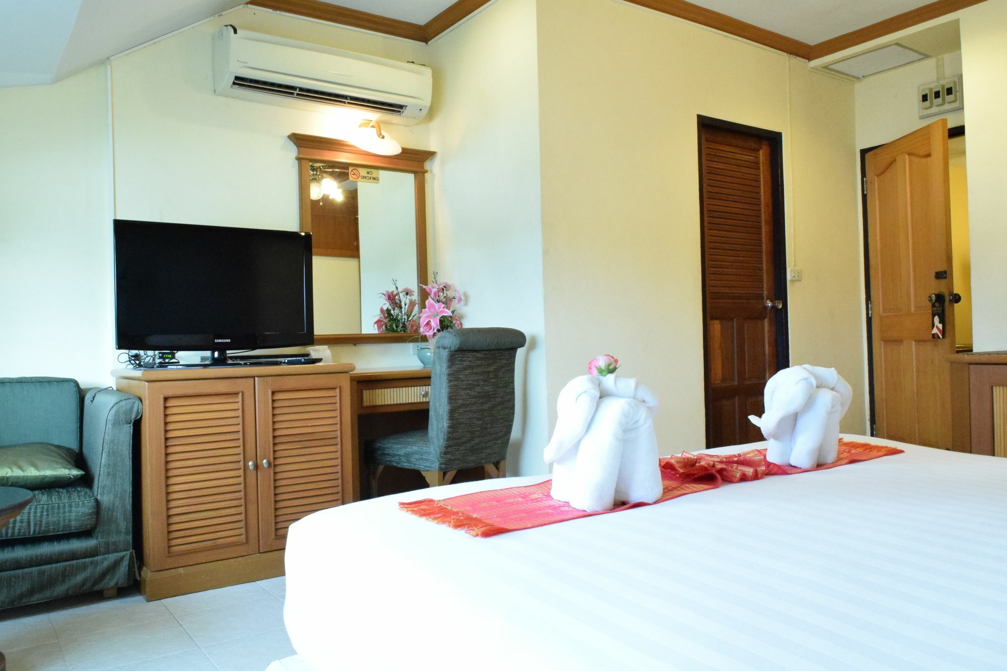 Sea Dream Patong Apartment Luaran gambar